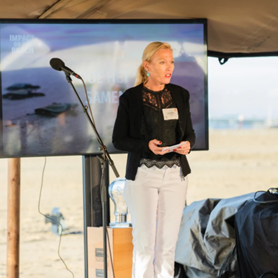 Ariane Roos | Speakers for Good